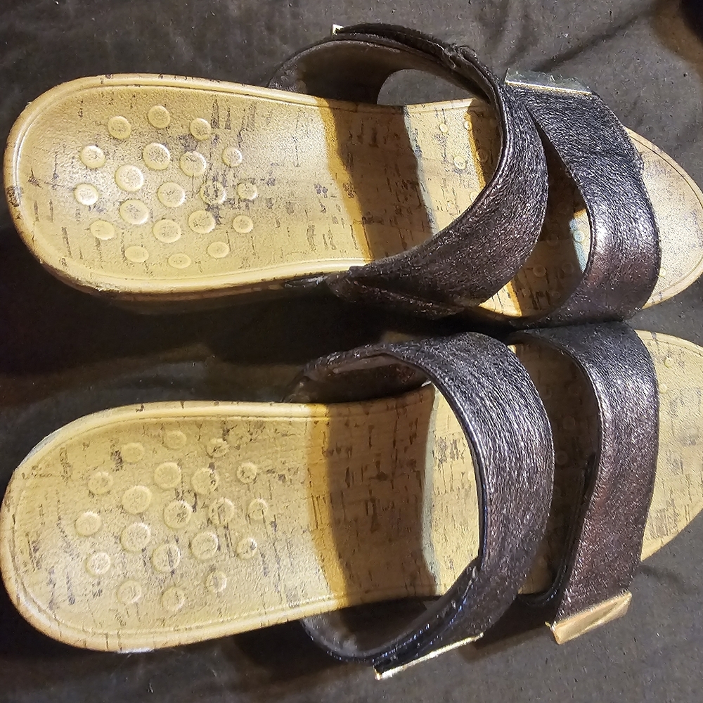 Vionic wedge sandals - Picture 2 of 3